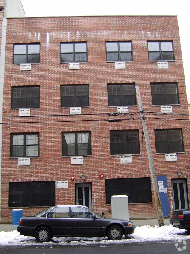 Primary Photo - 957 Teller Ave