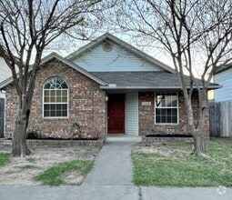 Building Photo - 2109 Parkview Dr