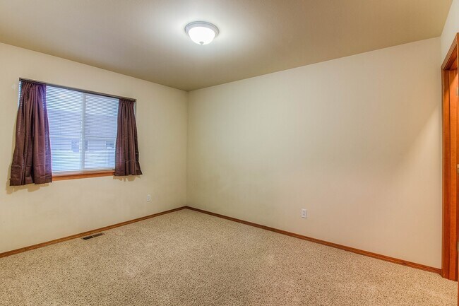 Foto del edificio - Cottonwood Grove 1003 S 91st