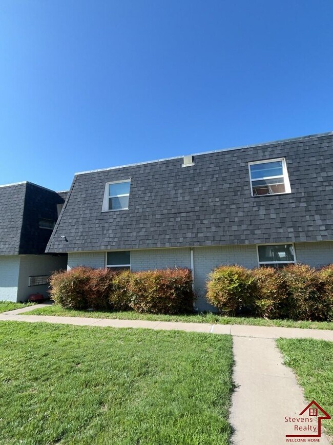 Building Photo - 2111 NW Lindy Ave