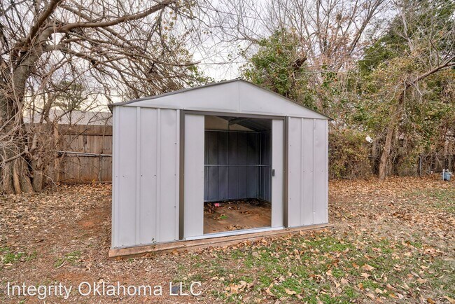 Building Photo - 3 br, 2 bath House - 4917 S. Briarwood Dr.