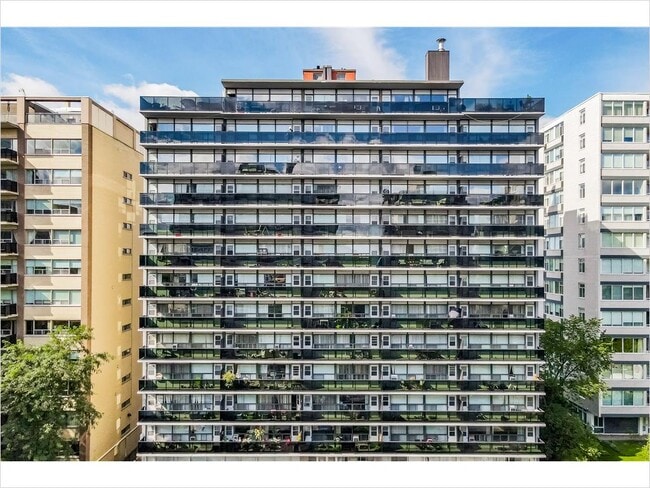 Building Photo - 494 Avenue Rd