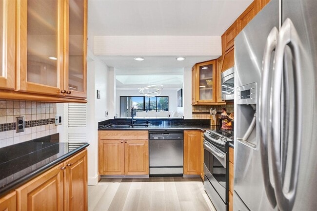 Building Photo - 270 Captains Walk