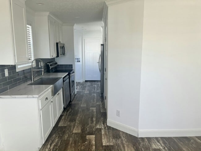 Building Photo - 40 Betty Dr