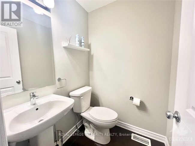 Building Photo - 213 Bandelier Way