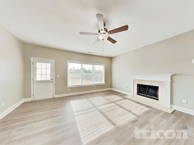 Building Photo - 905 Southfork Dr