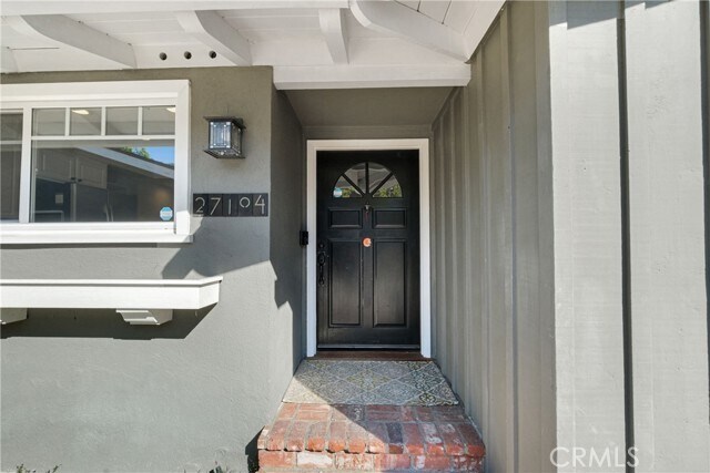 Foto del edificio - 27104 Shorewood Rd