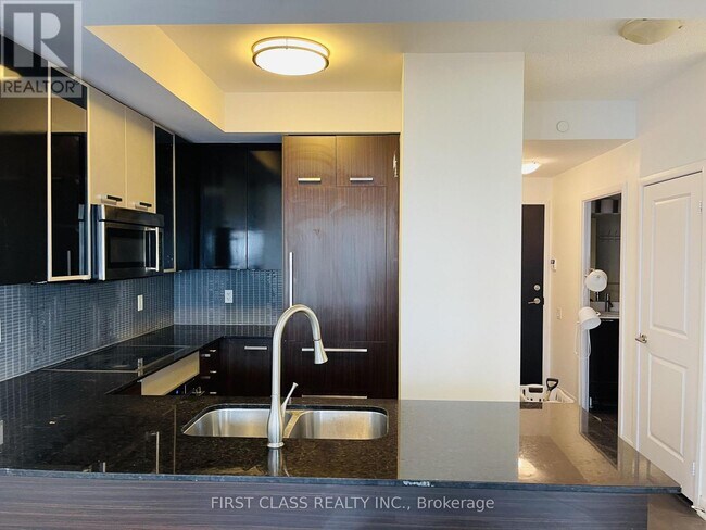 Photo du bâtiment - 5168 Yonge St