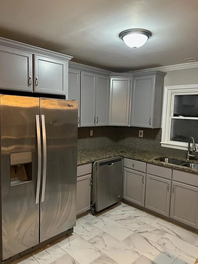 Foto del edificio - Room in House on Panthersville Rd