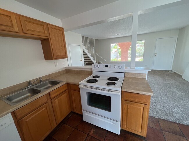 Building Photo - 2 BEDROOM 1 1/2 BATH TOWNHOME CENTRALLY AN...