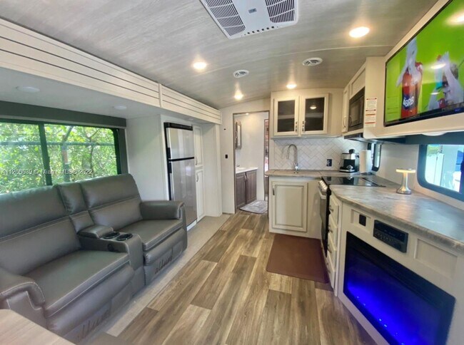 Foto del edificio - 526 NW 7th St