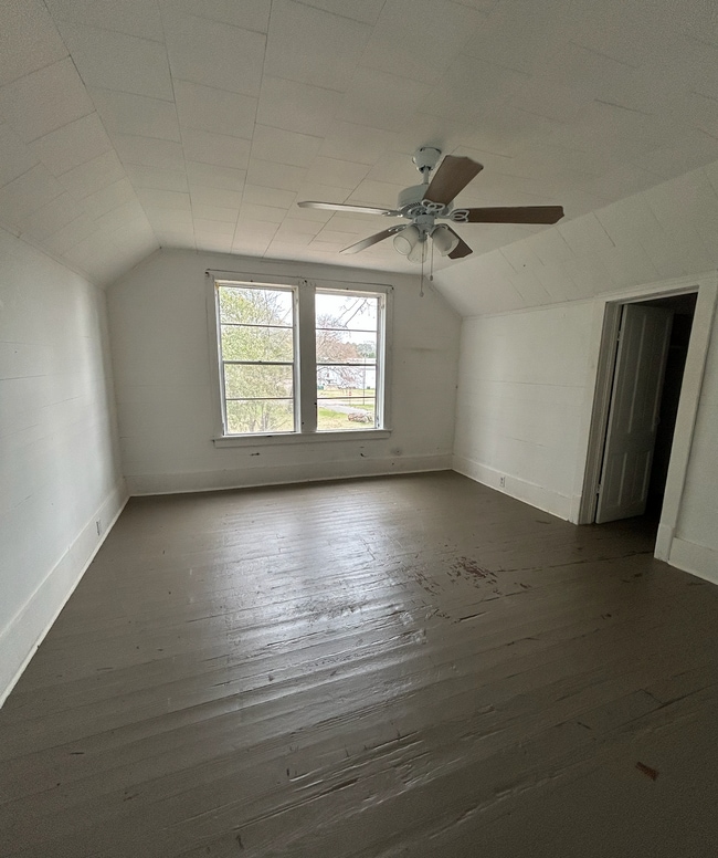 Building Photo - 500 22nd St E