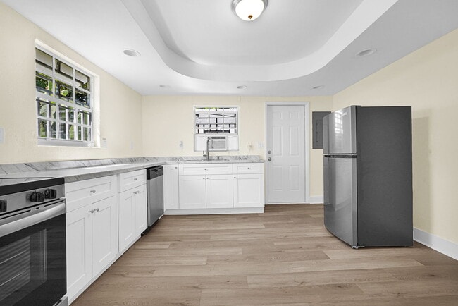 Building Photo - 511 NW 44th St