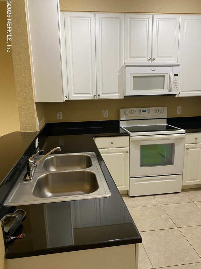 Foto del edificio - 8539 Gate Pkwy W