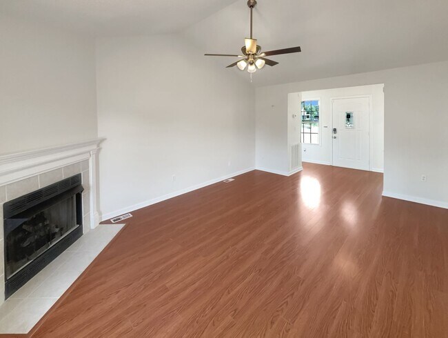 Foto del edificio - Cute 2 Bedroom 2 Bath Home with a 2 Car Garage!