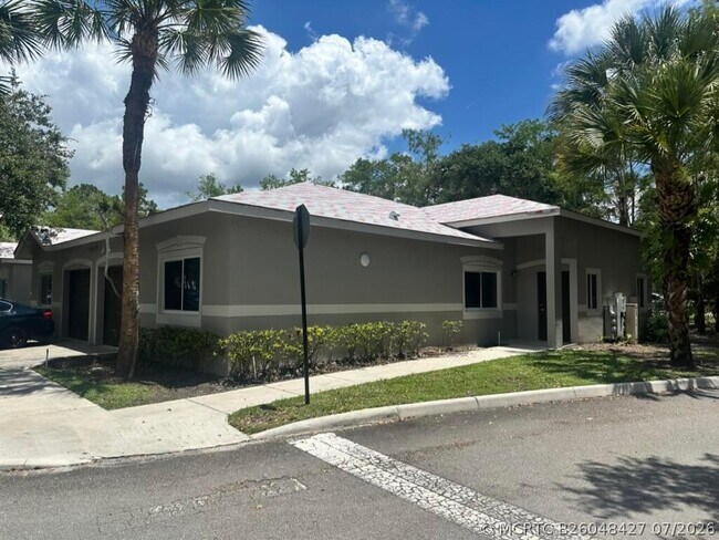 Foto del edificio - 220 Crestwood Cir