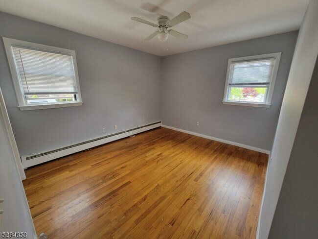 Building Photo - 555 Clifton Ave