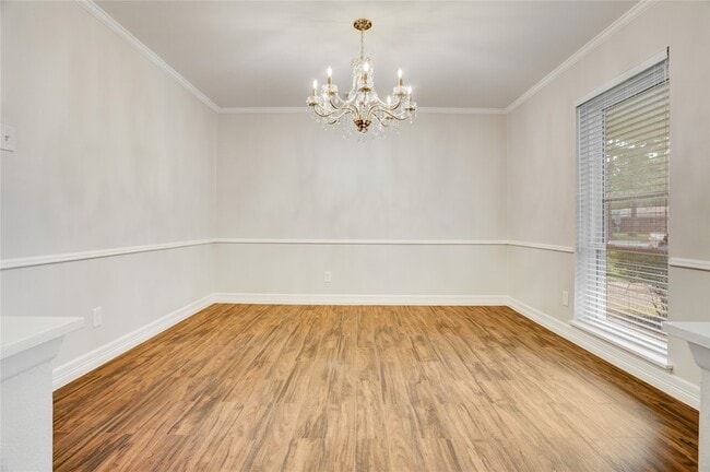 Foto del edificio - 5751 Creekbend Dr