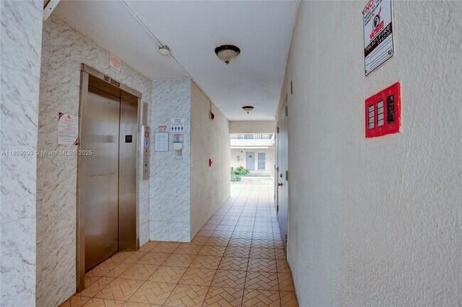 Foto del edificio - 5501 NW 7th St