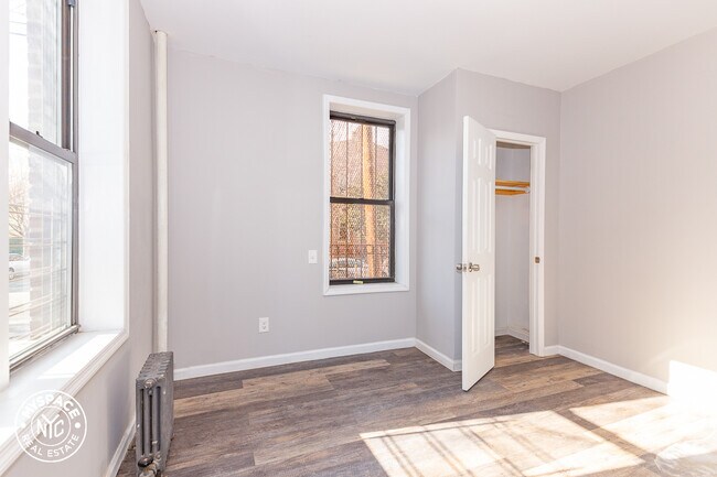 Building Photo - 17 Van Siclen Ave
