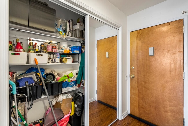 Building Photo - 301 Race St