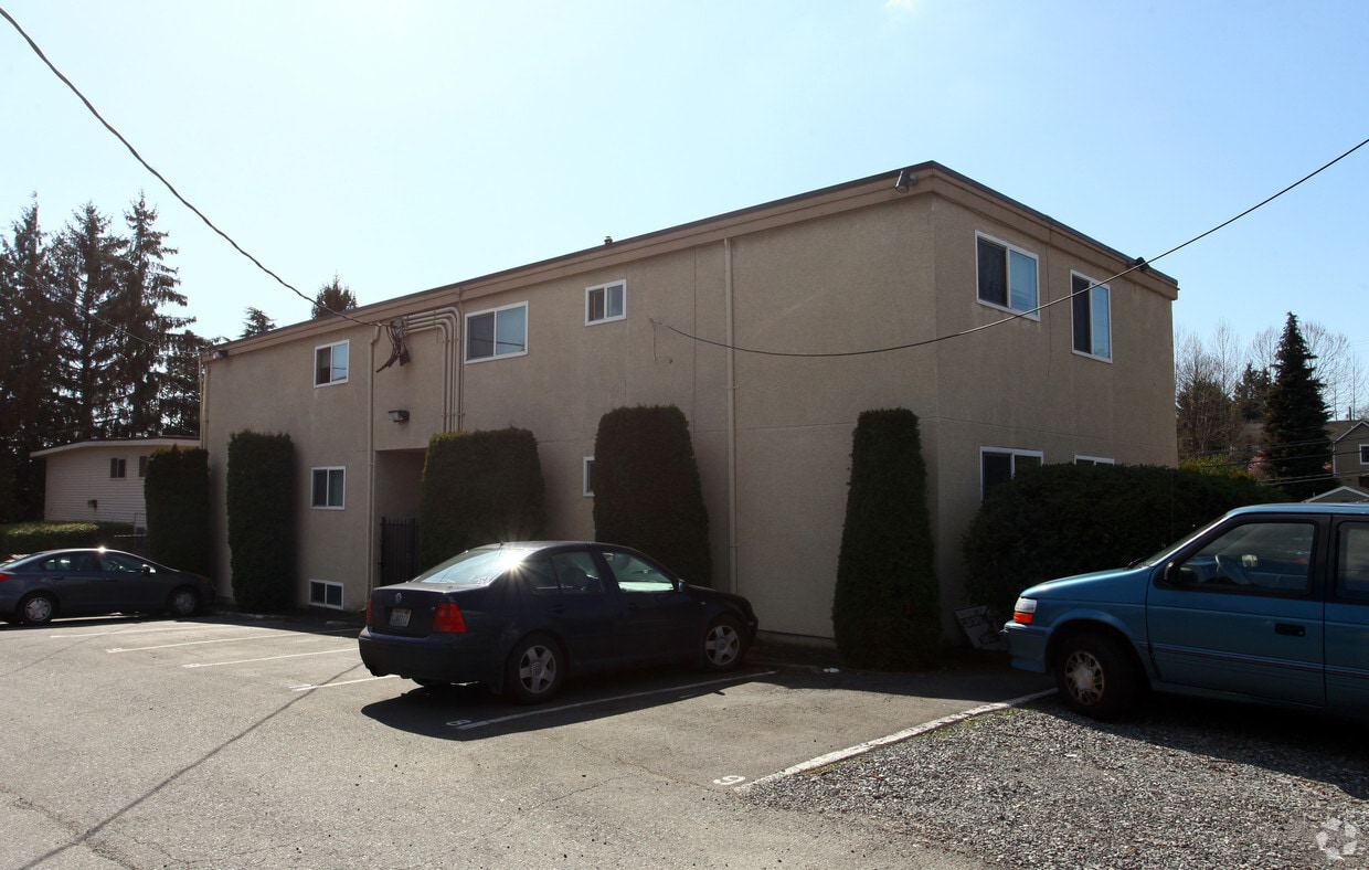 Building Photo - John Henry Apartments