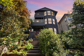 Building Photo - 1524 10th Ave W