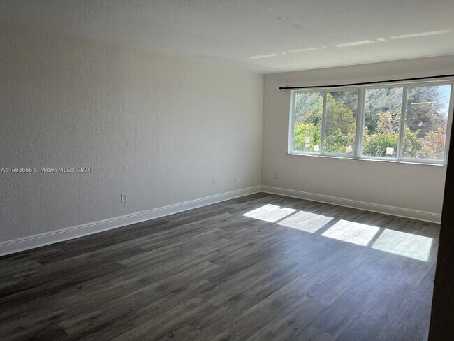 Building Photo - 14820 Naranja Lakes Blvd
