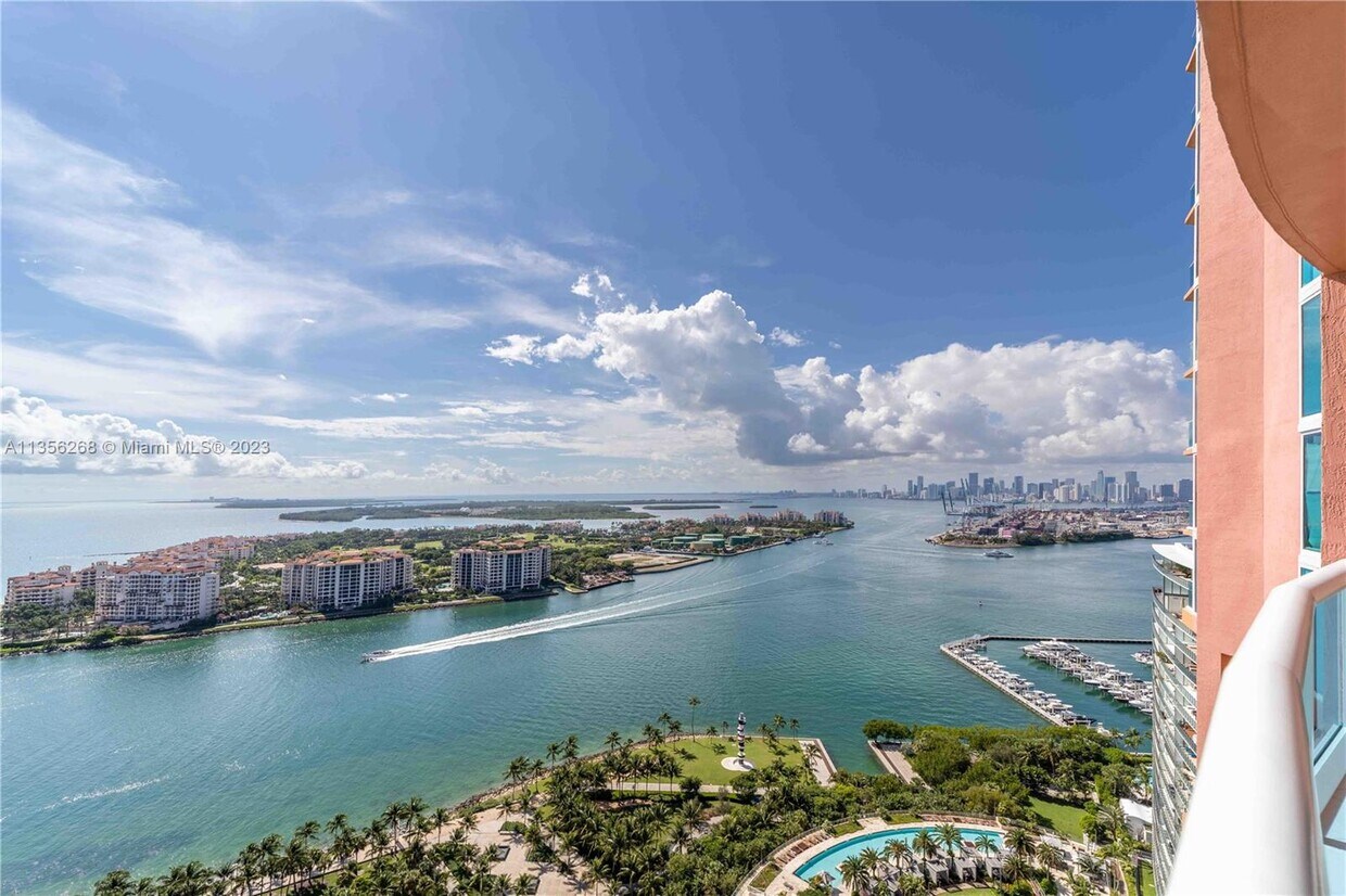 Foto principal - 300 South Pointe Dr