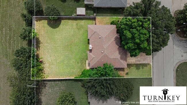Building Photo - Cozy 3/2 Burleson Charmer | Wood-Burning Fireplace | 2-Car Garage | Pet-Friendly