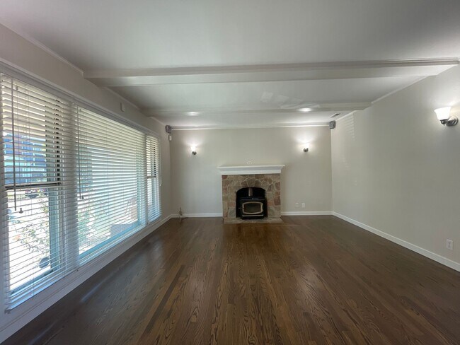 Building Photo - Beautiful San Bruno Home!