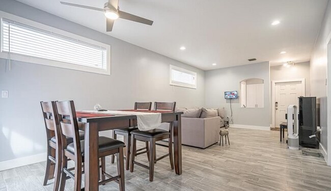 Building Photo - 11250 Tradewind Way