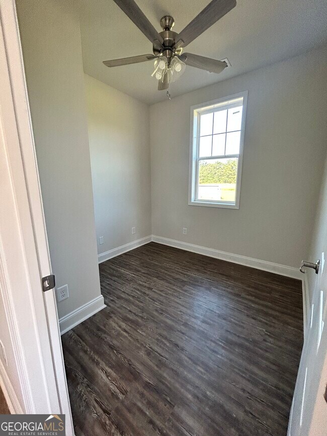 Building Photo - 2467 Smith Rd