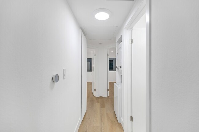 Foto del edificio - 3939 Moore St