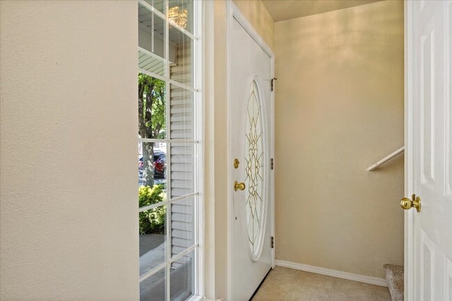 Building Photo - 3013 W Pleasanton Ave