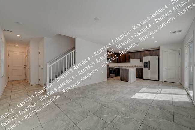 Foto del edificio - 374 Yellow Finch Ln