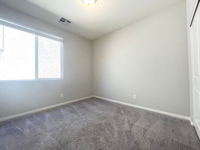 Foto del edificio - 385 Breve Ct