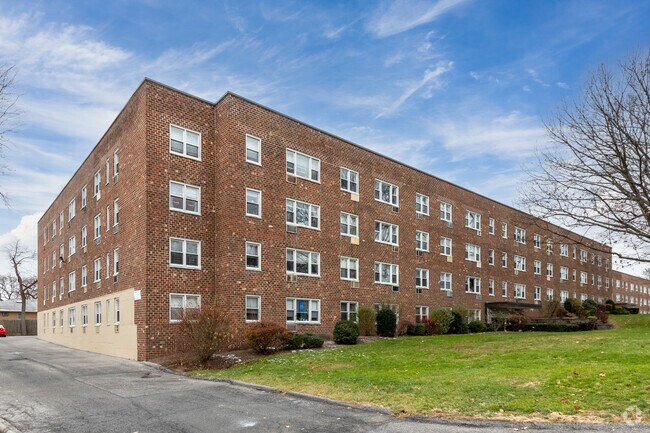 Foto del edificio - 720-740 Tuckahoe Rd