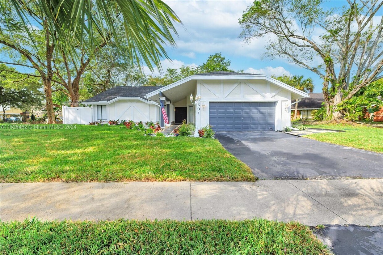 Primary Photo - 501 NW 78th Way