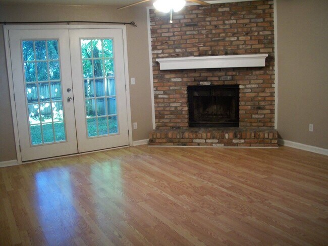 sala de estar/comedor - 1812 Lilac Ln