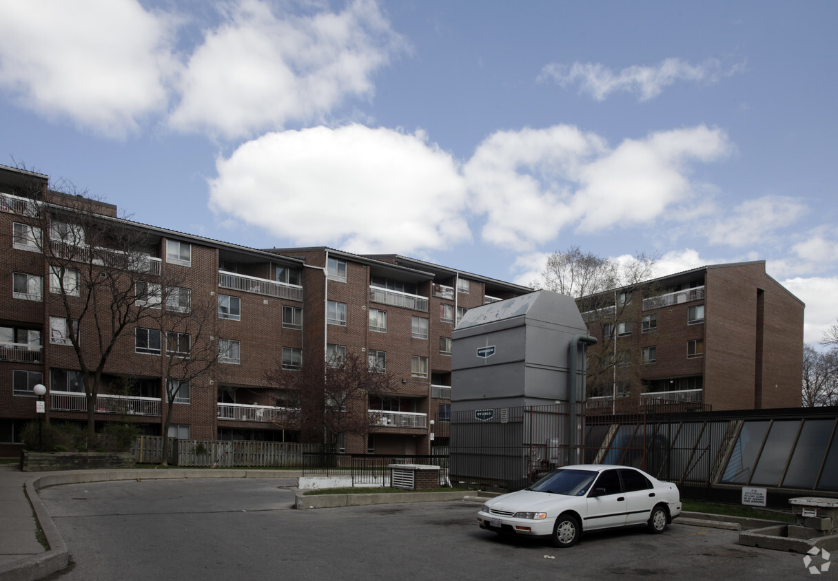 Building Photo - 4064 Lawrence Ave