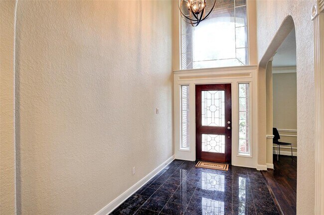 Building Photo - 3323 Scenic Elm St