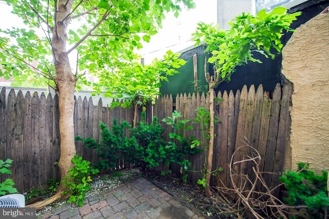 Foto del edificio - 1328 Webster St