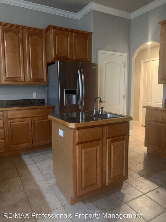 Foto del edificio - 4 br, 3 bath House - 561 NW Lake Valley Te...