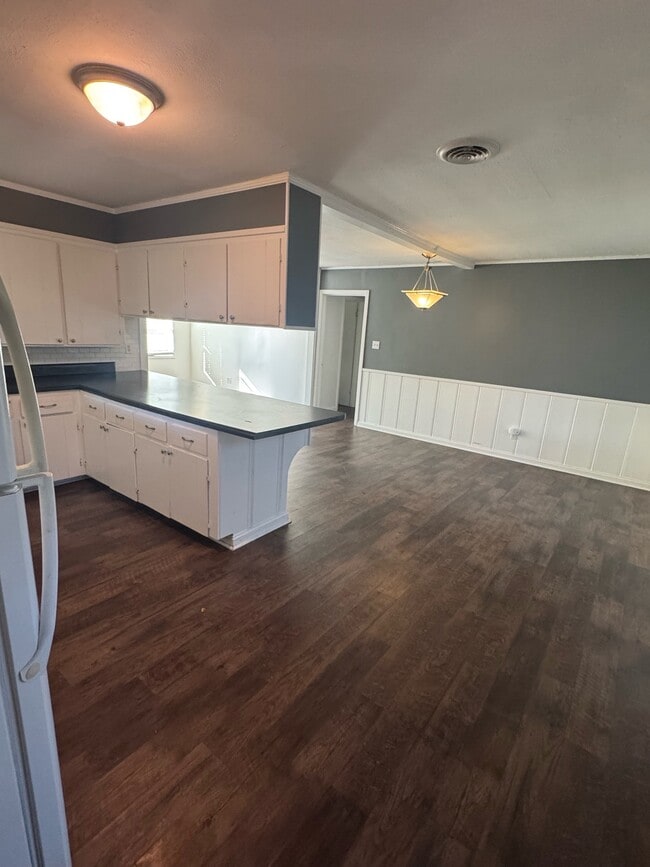 Building Photo - 1504 Lambard Dr