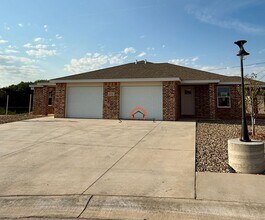 Building Photo - 2131 Bobwhite Ct