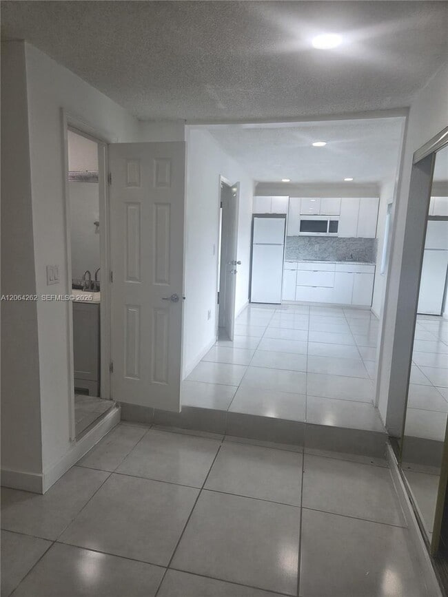 Foto del edificio - 1235 SW 136th Pl