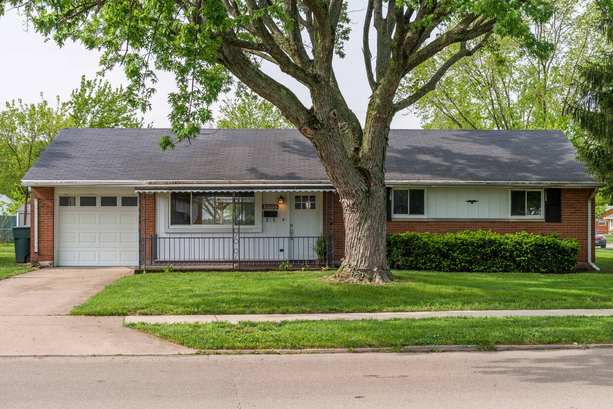 Foto principal - 4555 Woodbine Ave