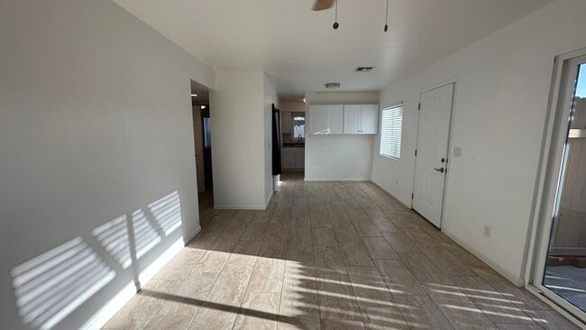 Building Photo - Central Chandler 2br Condo