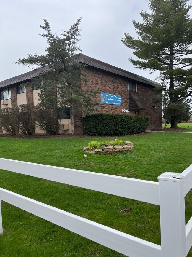 Country Chalet Apartments 2904 W 31st St Zion, IL